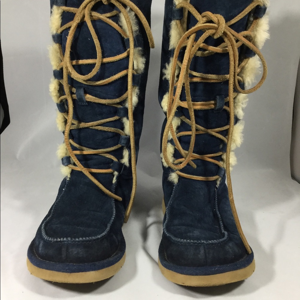 Lace-up navy blue UGGS Size 6